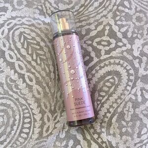 🆕💗 Bath & Body Works Pink Suede Fragrance Mist / Spray.
NWT.
